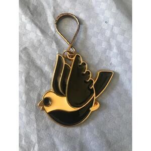 VINTAGE ENAMEL BLACK AND WHITE BIRD KEYCHAIN